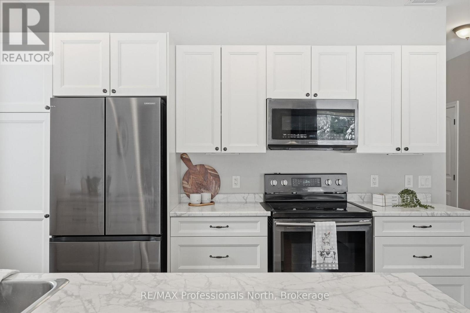 11 Autumn Lane, Huntsville, Ontario  P1H 0C7 - Photo 8 - X12990910