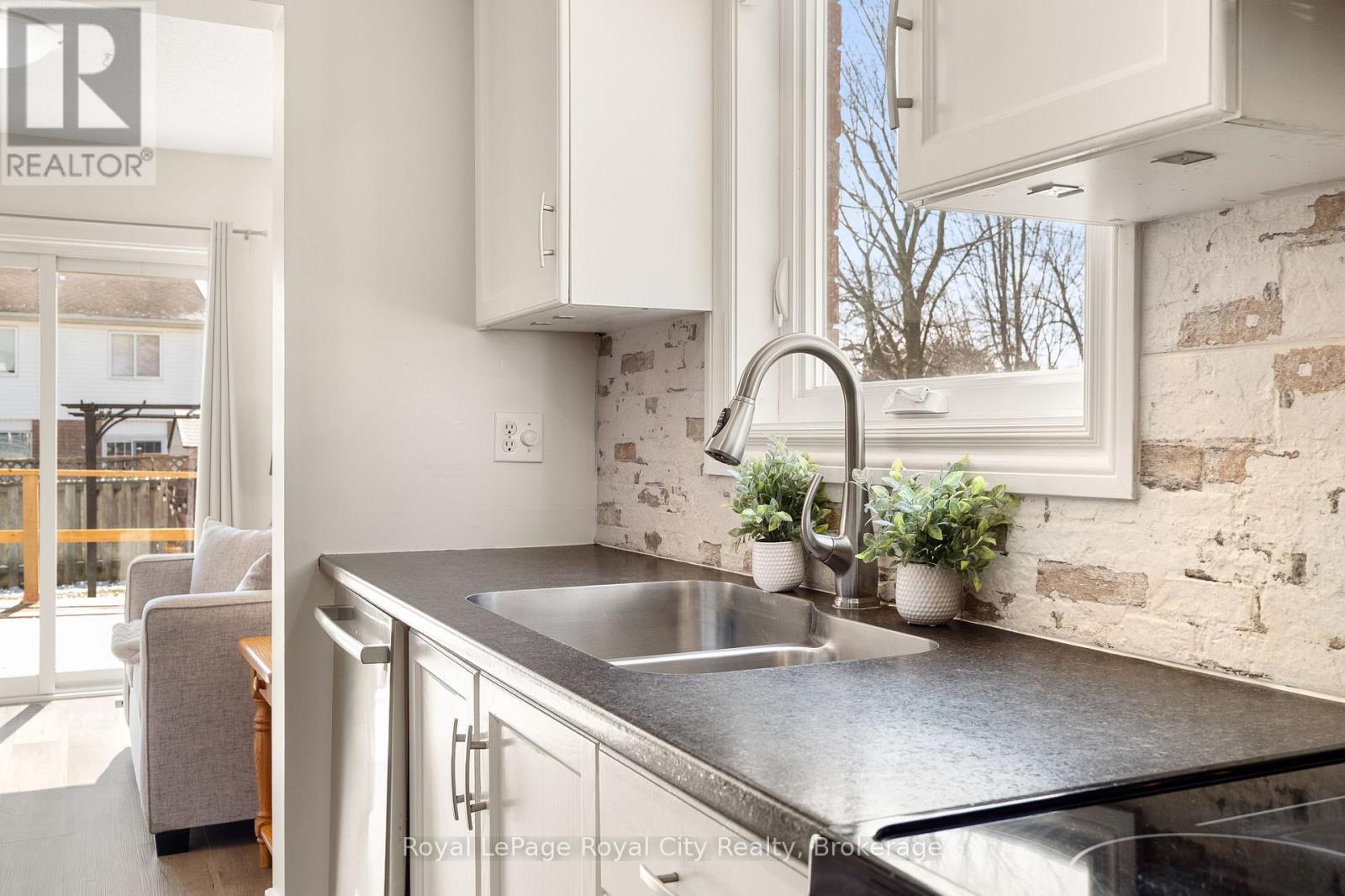 22 Thompson Drive, Guelph, Ontario N1E 7A5 - Photo 11 - X12990952