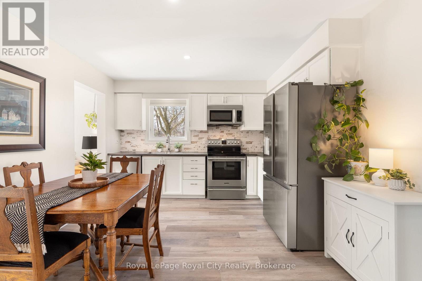 22 Thompson Drive, Guelph, Ontario N1E 7A5 - Photo 4 - X12990952