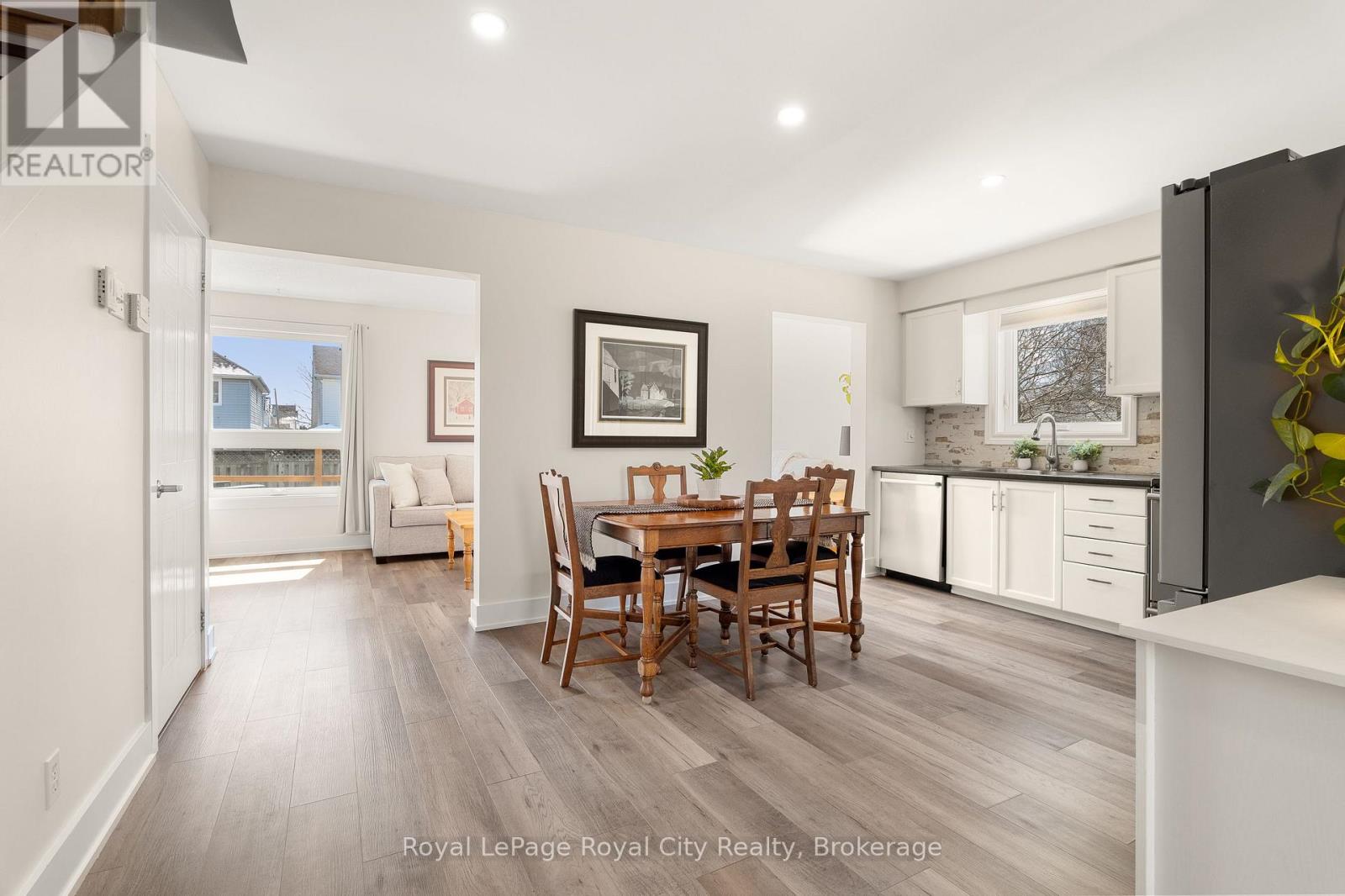 22 Thompson Drive, Guelph, Ontario N1E 7A5 - Photo 9 - X12990952