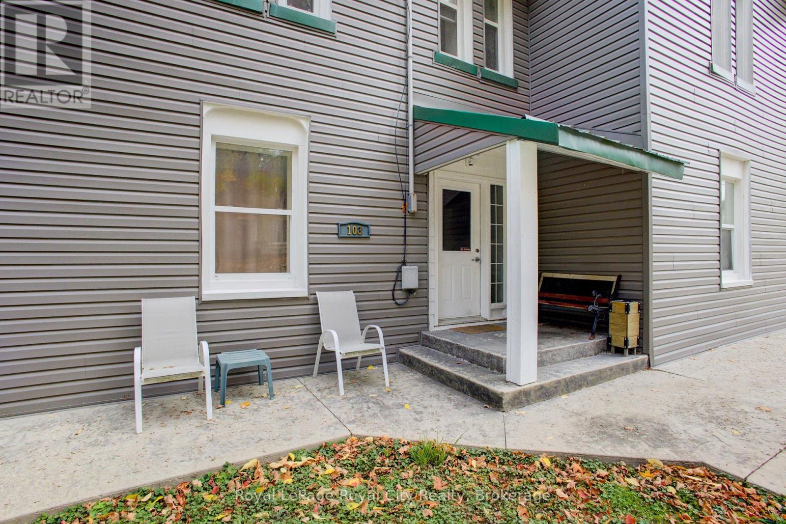 103 Patrick Street E, North Huron, Ontario N0G 2N0 - Photo 5 - X12990964