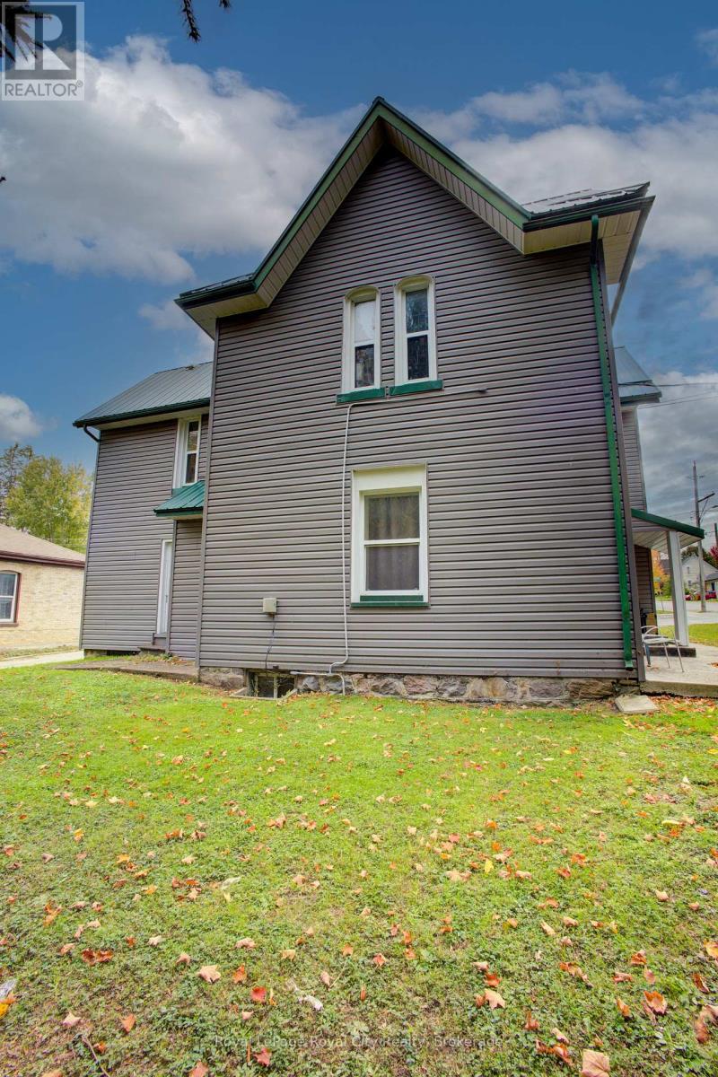 103 Patrick Street E, North Huron, Ontario N0G 2N0 - Photo 9 - X12991032