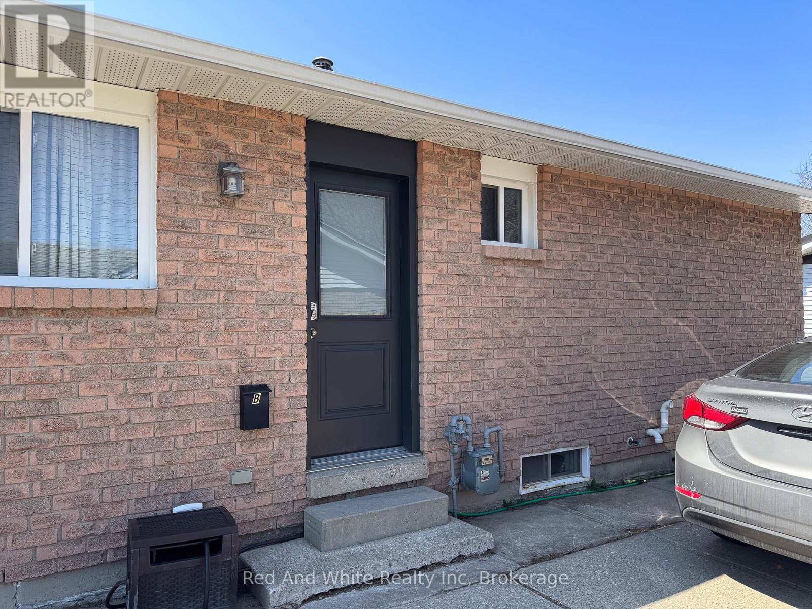 96 Pathfinder Crescent, Kitchener, Ontario N2P 1S6 - Photo 5 - X12991064