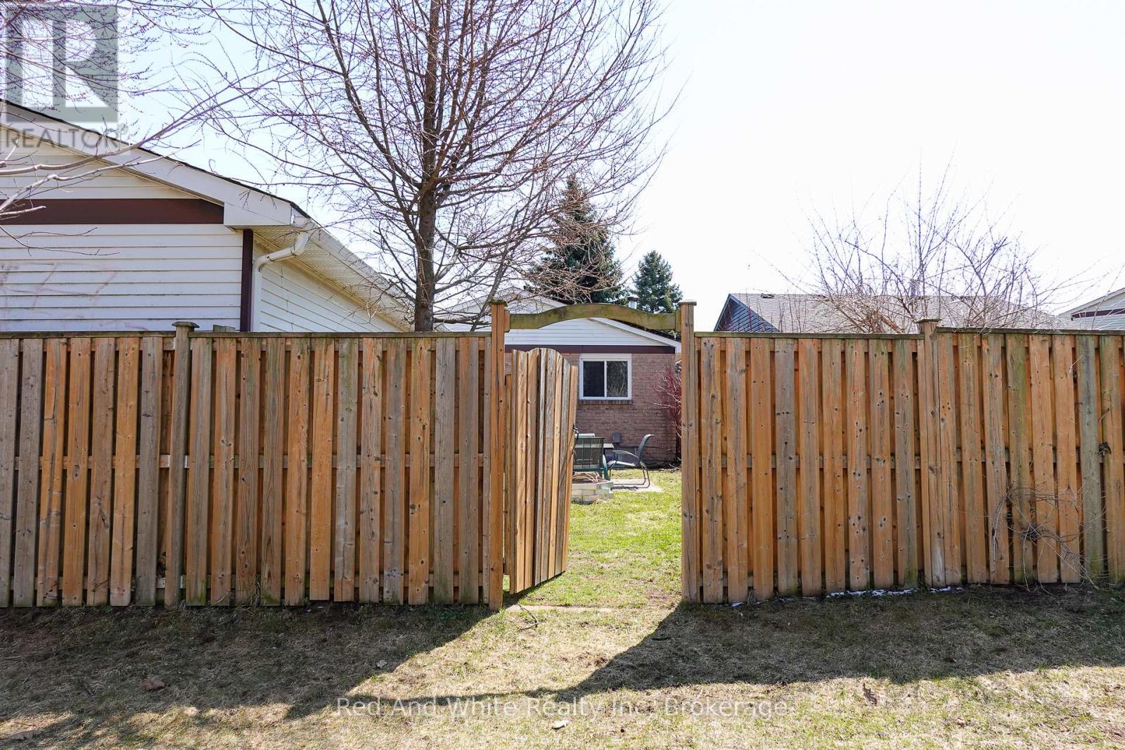 96 Pathfinder Crescent, Kitchener, Ontario N2P 1S6 - Photo 8 - X12991064