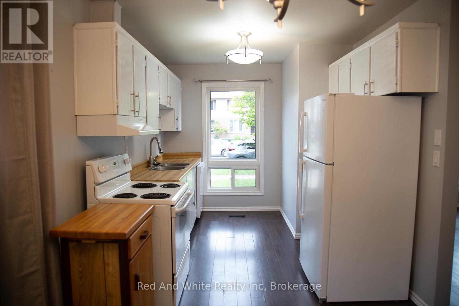 96 Pathfinder Crescent, Kitchener, Ontario N2P 1S6 - Photo 9 - X12991064