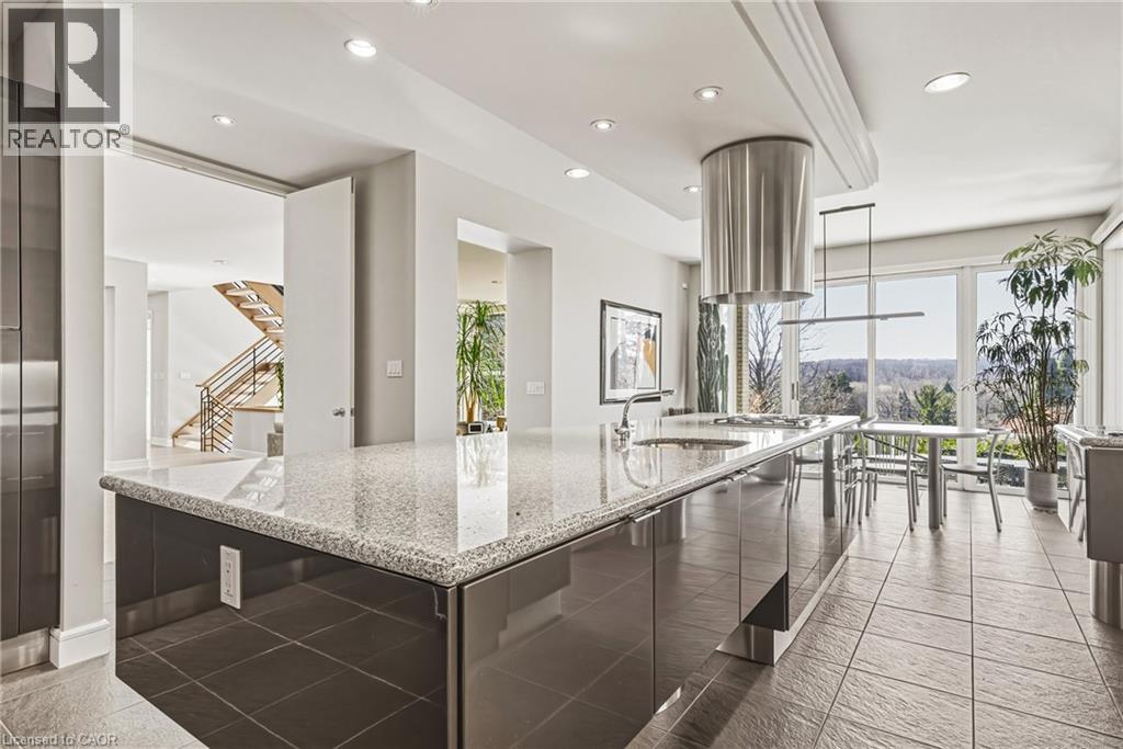 2 Anslow Court, Dundas, Ontario  L9H 6Z2 - Photo 15 - 40820128