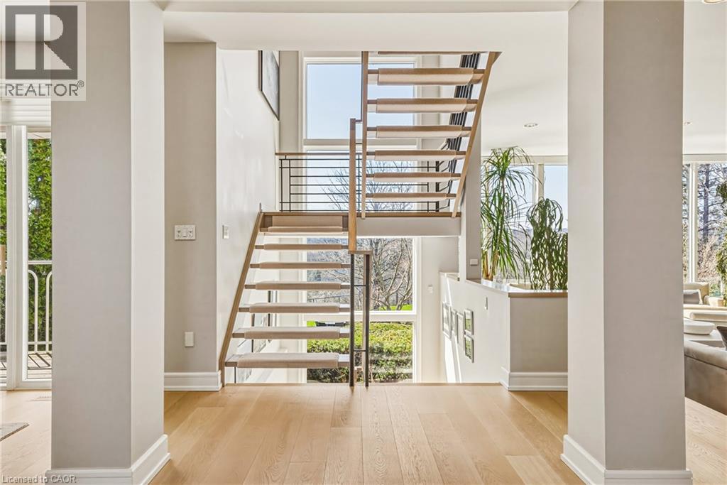 2 Anslow Court, Dundas, Ontario  L9H 6Z2 - Photo 8 - 40820128