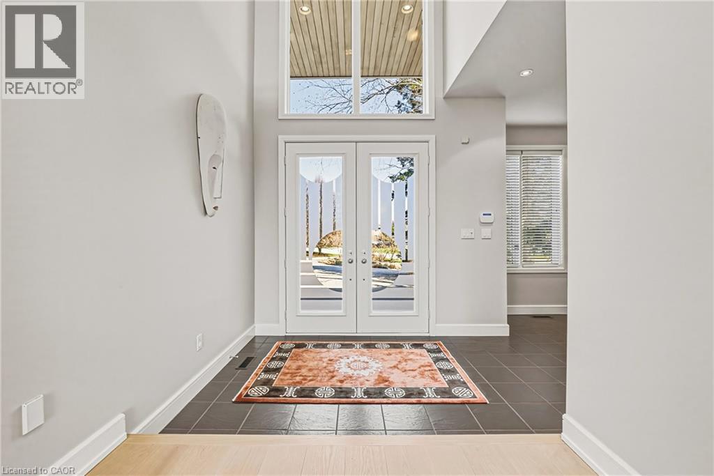 2 Anslow Court, Dundas, Ontario  L9H 6Z2 - Photo 4 - 40820128