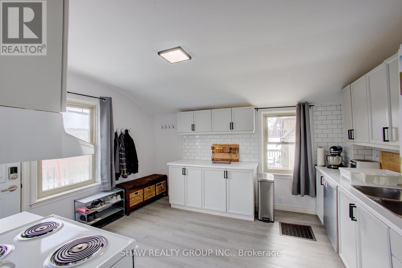 21 Main Street W, Mapleton, Ontario  N0G 1P0 - Photo 9 - X12895358