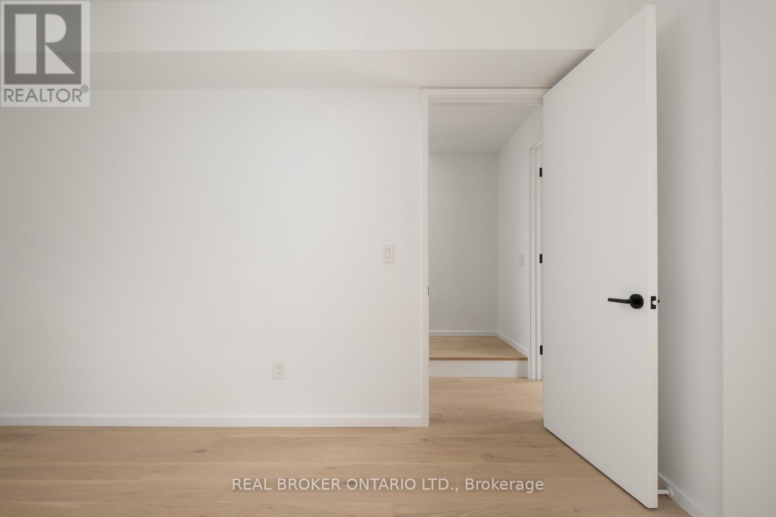 B - 36 Arundel Avenue, Toronto, Ontario  M4K 3A2 - Photo 18 - E12990818