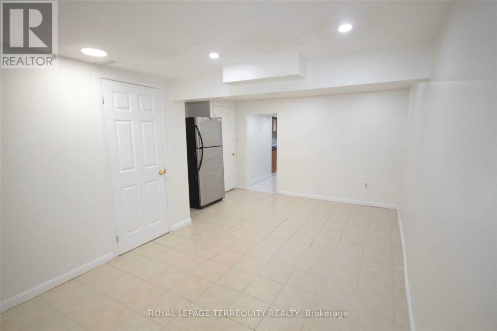 BSMNT - 111 CARONIA SQUARE, Toronto, Ontario