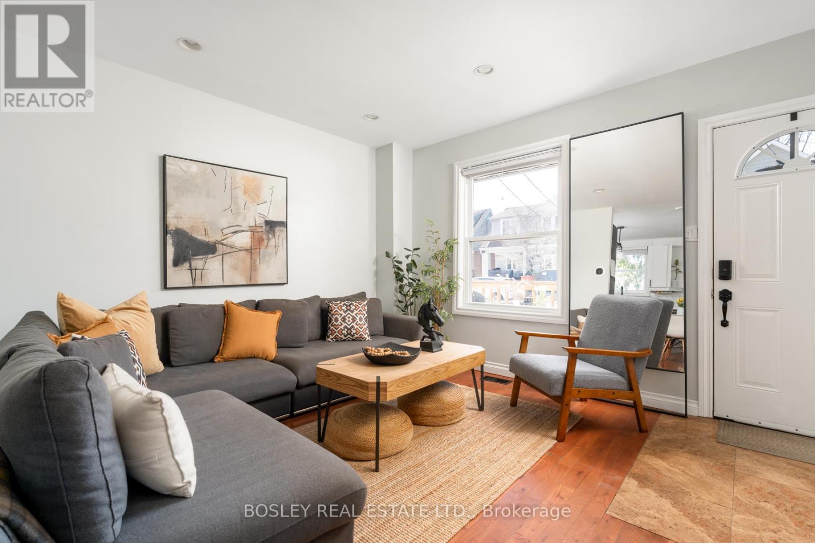 24 Queensdale Avenue, Toronto, Ontario  M4J 1X9 - Photo 4 - E12990888