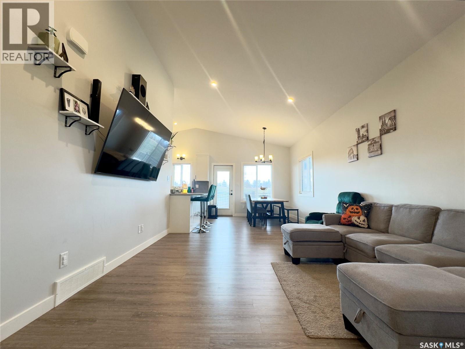 302 Pepper Place, Saskatoon, Saskatchewan  S7V 1S7 - Photo 5 - SK032699