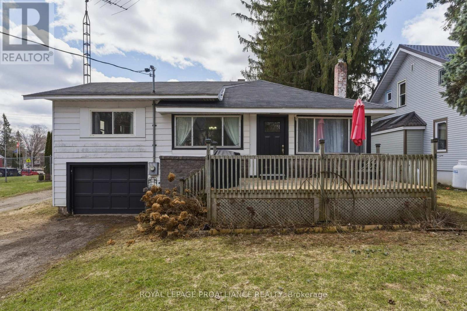 18 Quabbin Road, Front Of Yonge, Ontario  K0E 1R0 - Photo 1 - X12923414