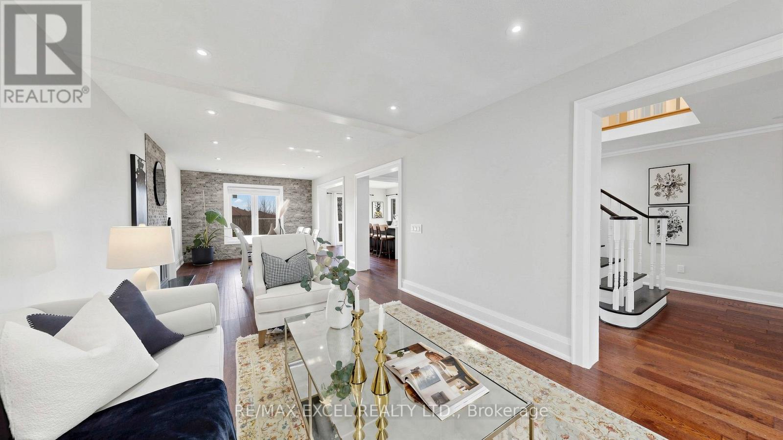 43 Piccadilly Road, Richmond Hill, Ontario  L4B 1S9 - Photo 4 - N12990726