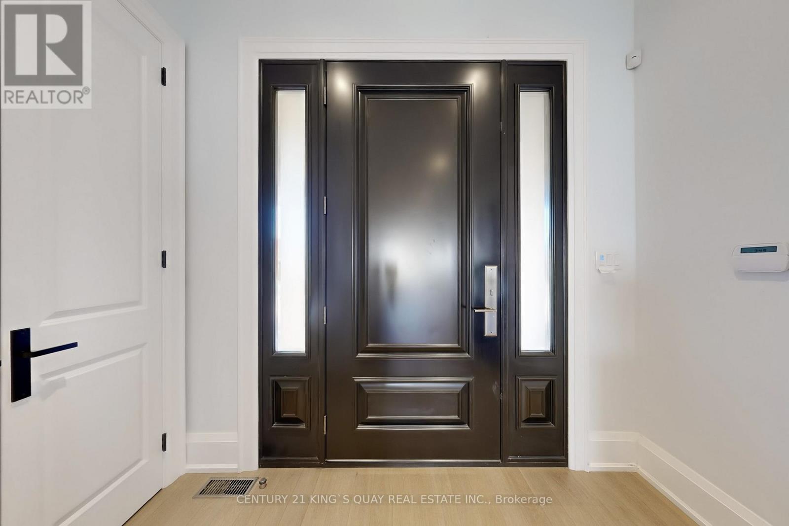 8 Parkway Avenue, Markham, Ontario  L3P 2E8 - Photo 2 - N12990728