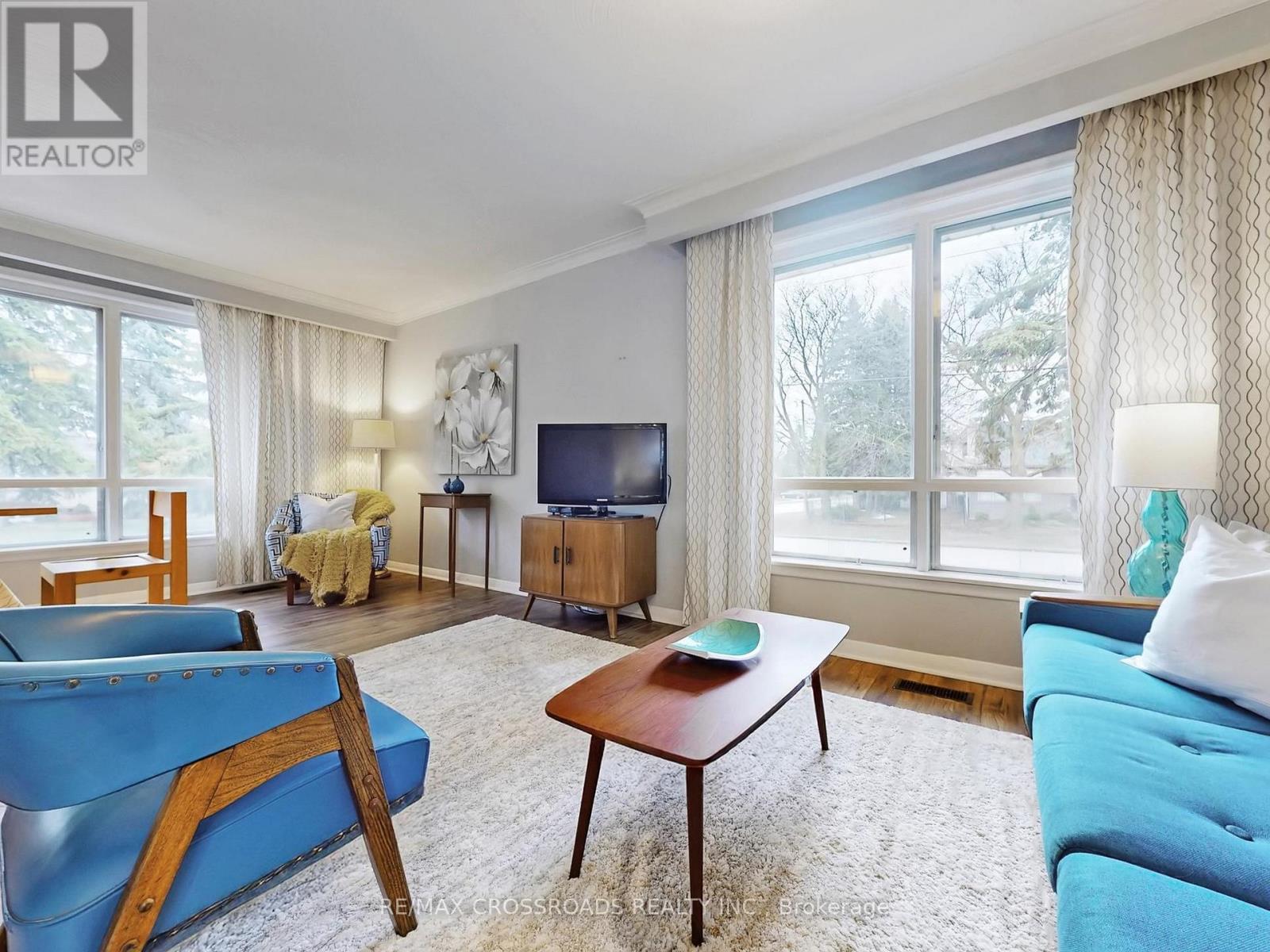 366 Palmer Avenue, Richmond Hill, Ontario  L4C 1P6 - Photo 7 - N12990732