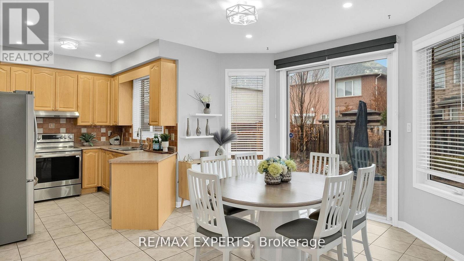 11 Crew Crescent, Vaughan, Ontario  L6A 3E9 - Photo 10 - N12990778