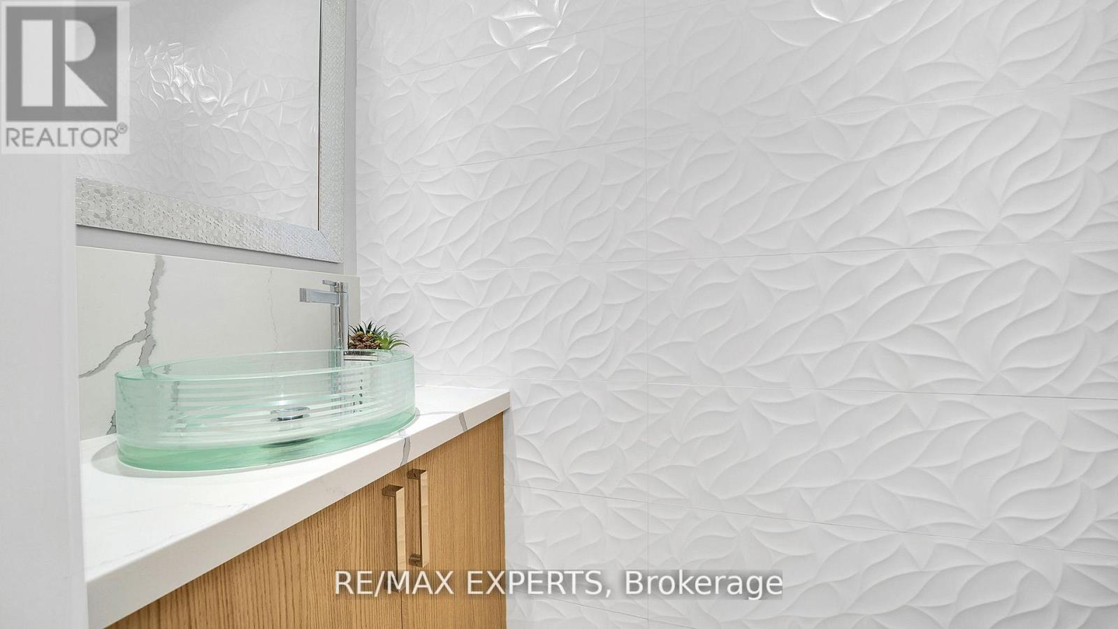 11 Crew Crescent, Vaughan, Ontario  L6A 3E9 - Photo 17 - N12990778