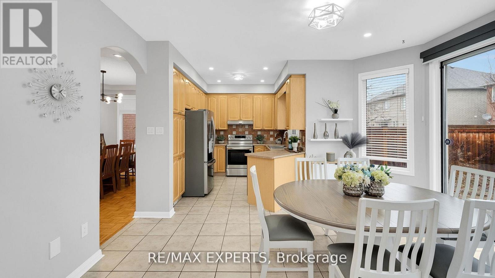 11 Crew Crescent, Vaughan, Ontario  L6A 3E9 - Photo 9 - N12990778