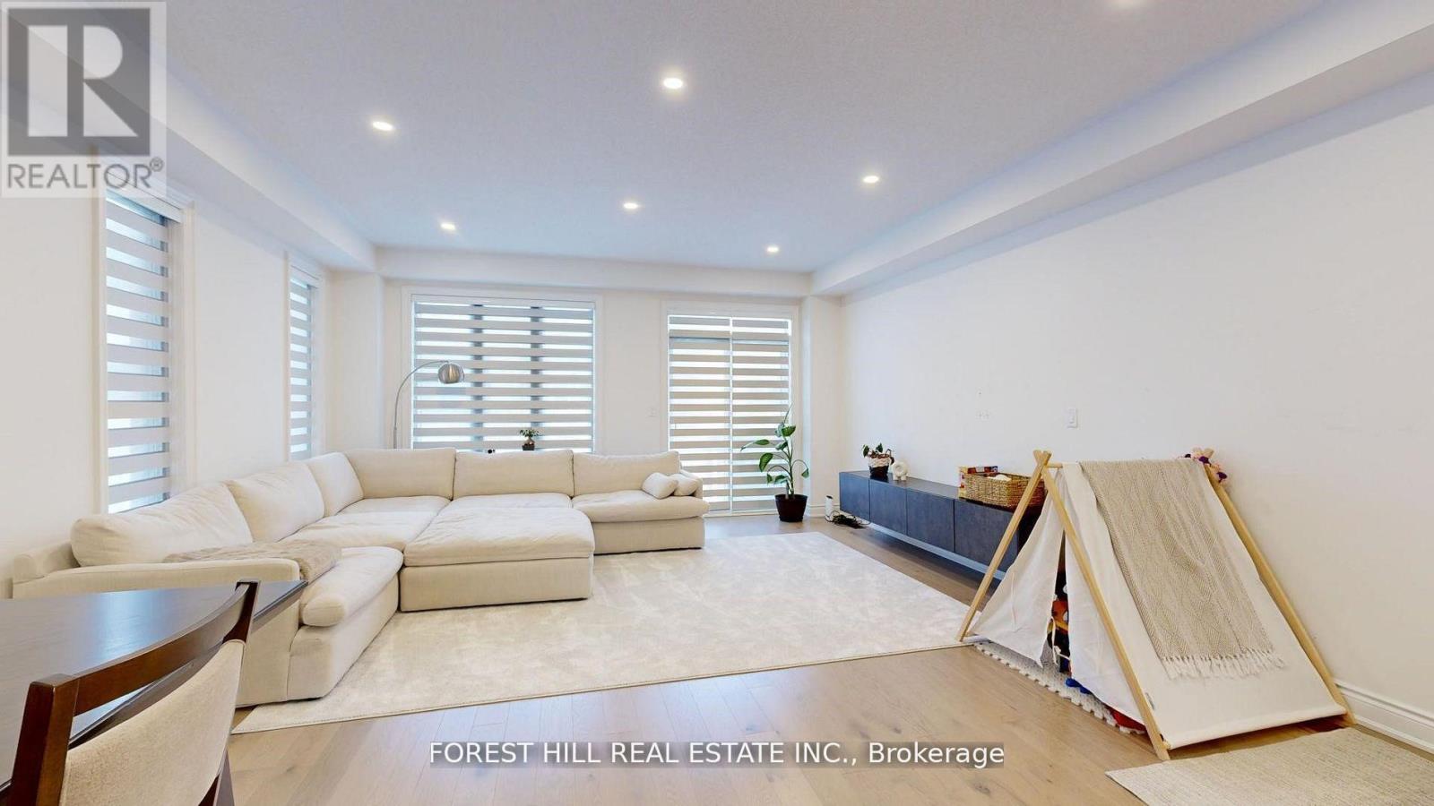 54 Montrose Boulevard, Bradford West Gwillimbury, Ontario  L3Z 4P3 - Photo 10 - N12990794