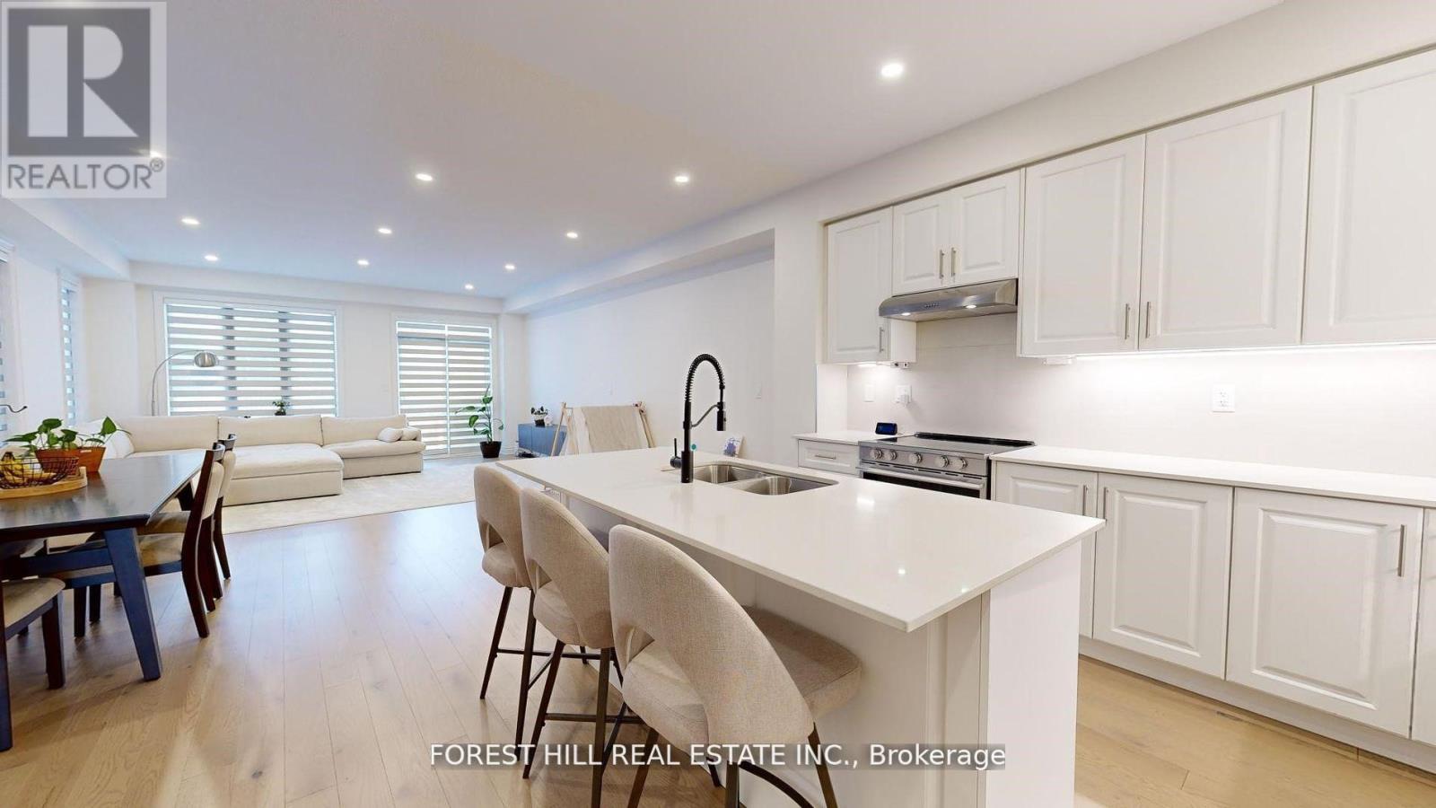 54 Montrose Boulevard, Bradford West Gwillimbury, Ontario  L3Z 4P3 - Photo 3 - N12990794