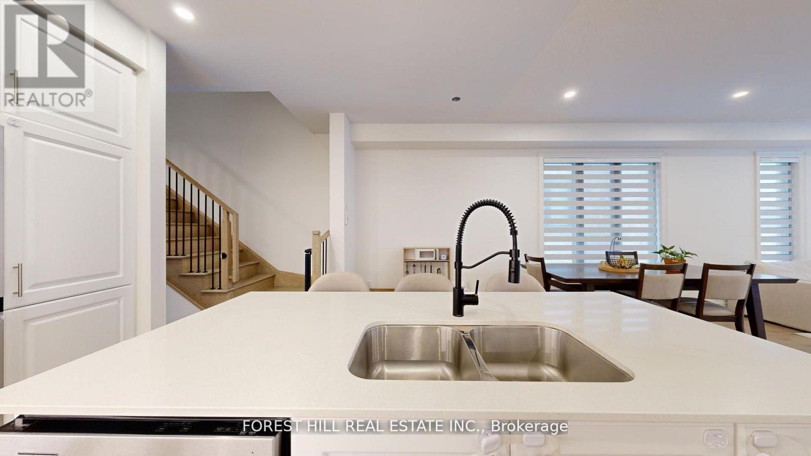 54 Montrose Boulevard, Bradford West Gwillimbury, Ontario  L3Z 4P3 - Photo 5 - N12990794