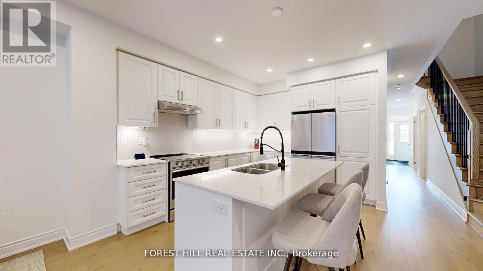 54 Montrose Boulevard, Bradford West Gwillimbury, Ontario  L3Z 4P3 - Photo 6 - N12990794