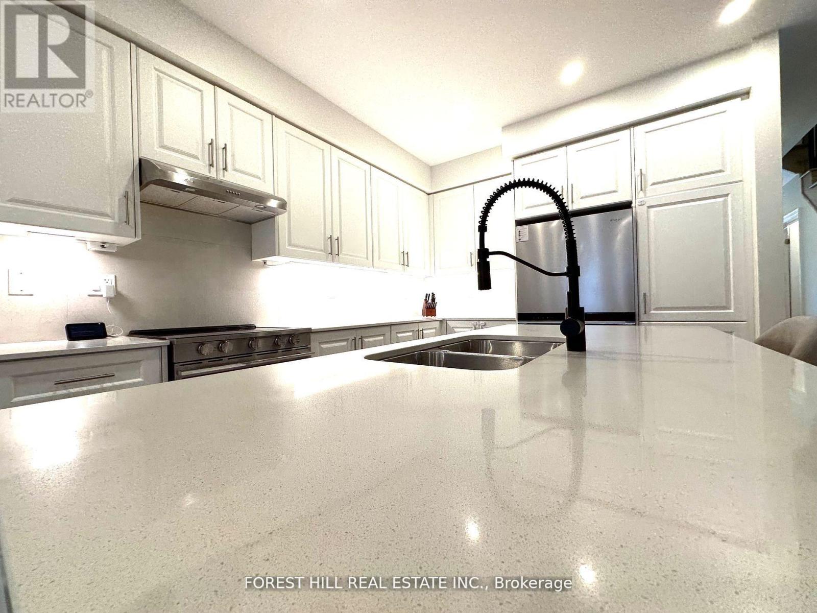 54 Montrose Boulevard, Bradford West Gwillimbury, Ontario  L3Z 4P3 - Photo 7 - N12990794