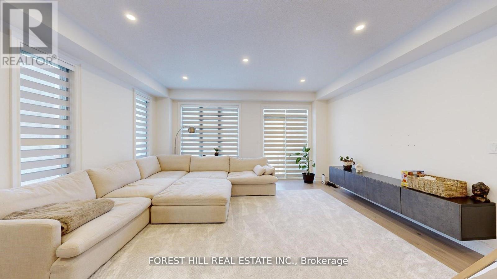 54 Montrose Boulevard, Bradford West Gwillimbury, Ontario  L3Z 4P3 - Photo 8 - N12990794