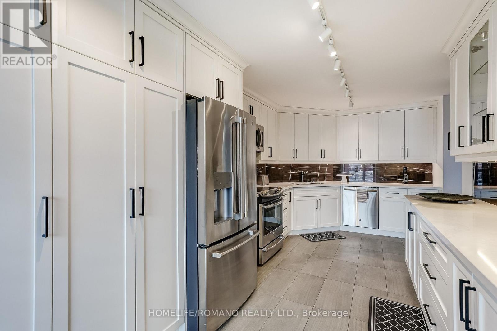 508 - 1 Clark Avenue W, Vaughan, Ontario  L4J 7Y6 - Photo 11 - N12991000