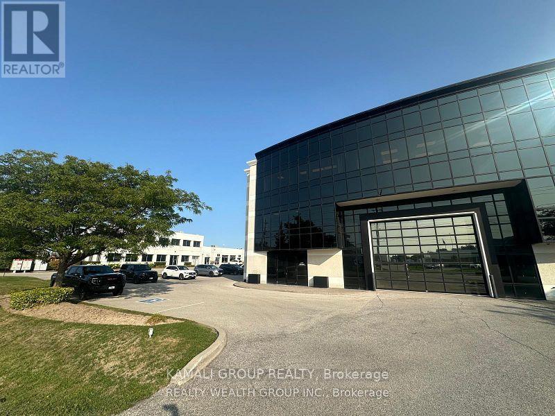 Full Wing Suite - 1135 Stellar Drive, Newmarket, Ontario  L3Y 7B8 - Photo 2 - N12991070