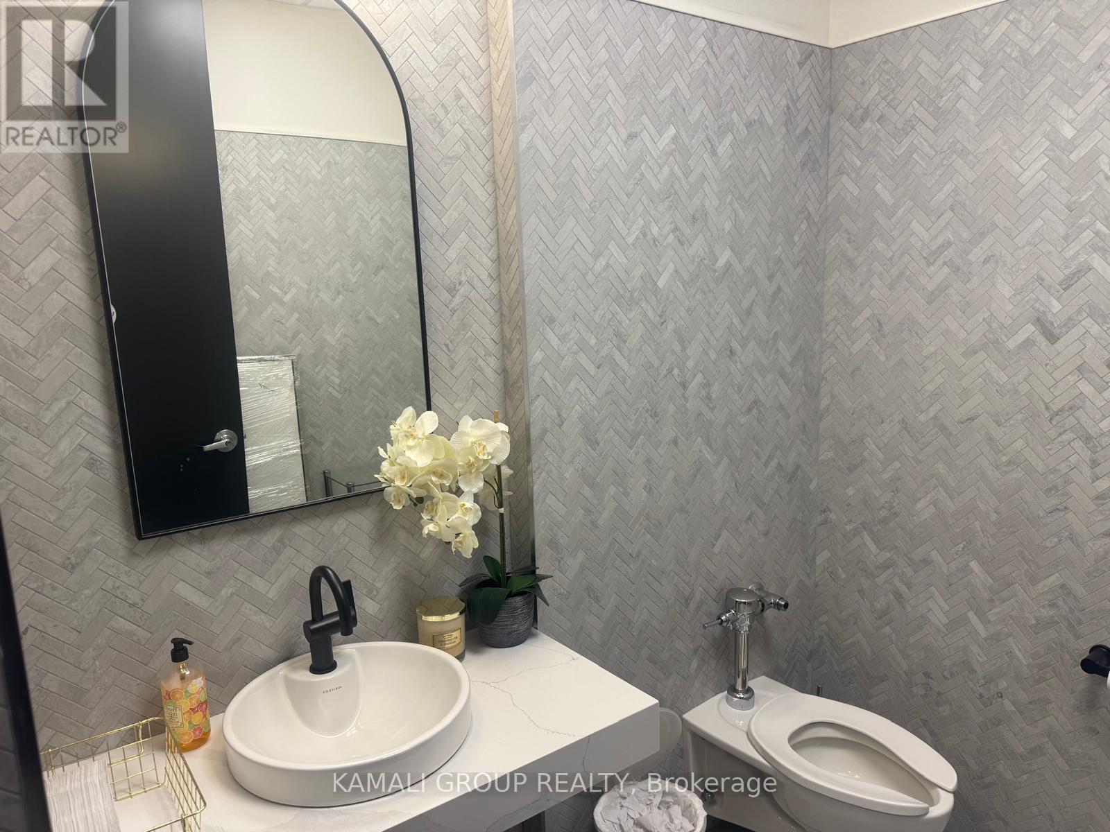 Full Wing Suite - 1135 Stellar Drive, Newmarket, Ontario  L3Y 7B8 - Photo 29 - N12991070