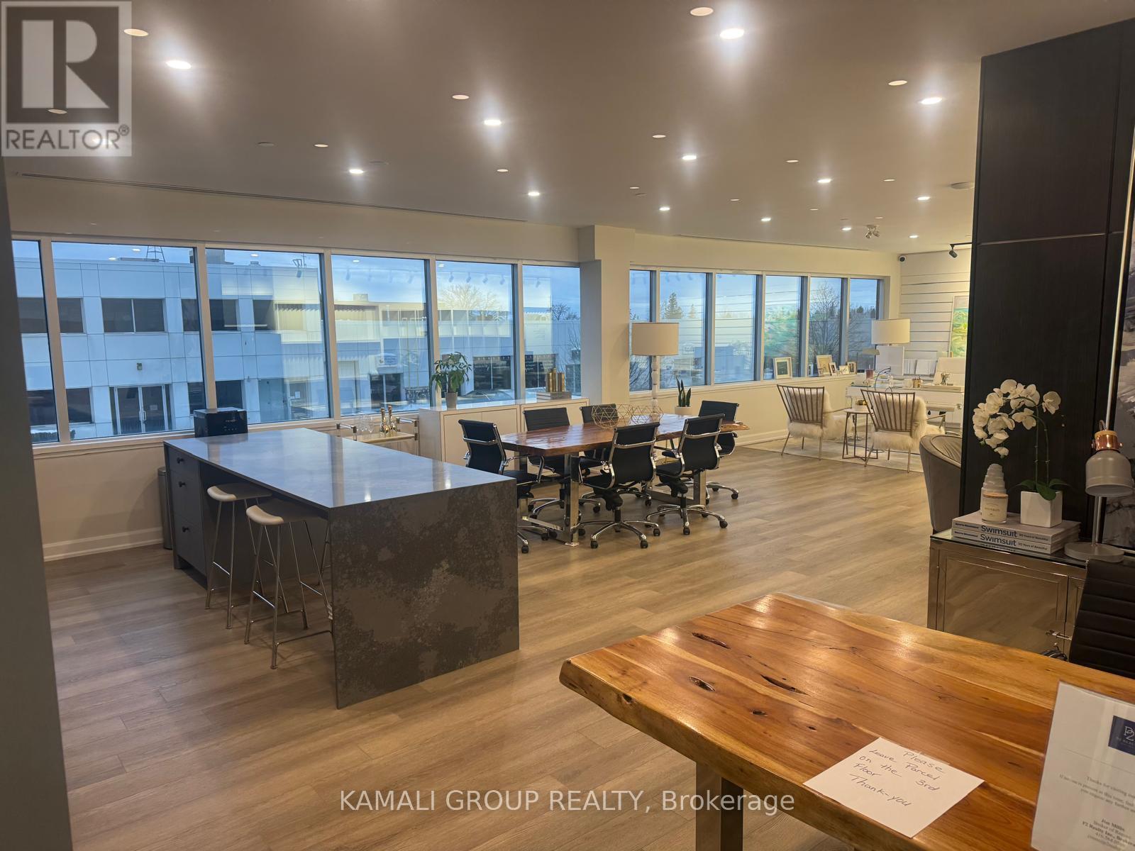 Full Wing Suite - 1135 Stellar Drive, Newmarket, Ontario  L3Y 7B8 - Photo 32 - N12991070