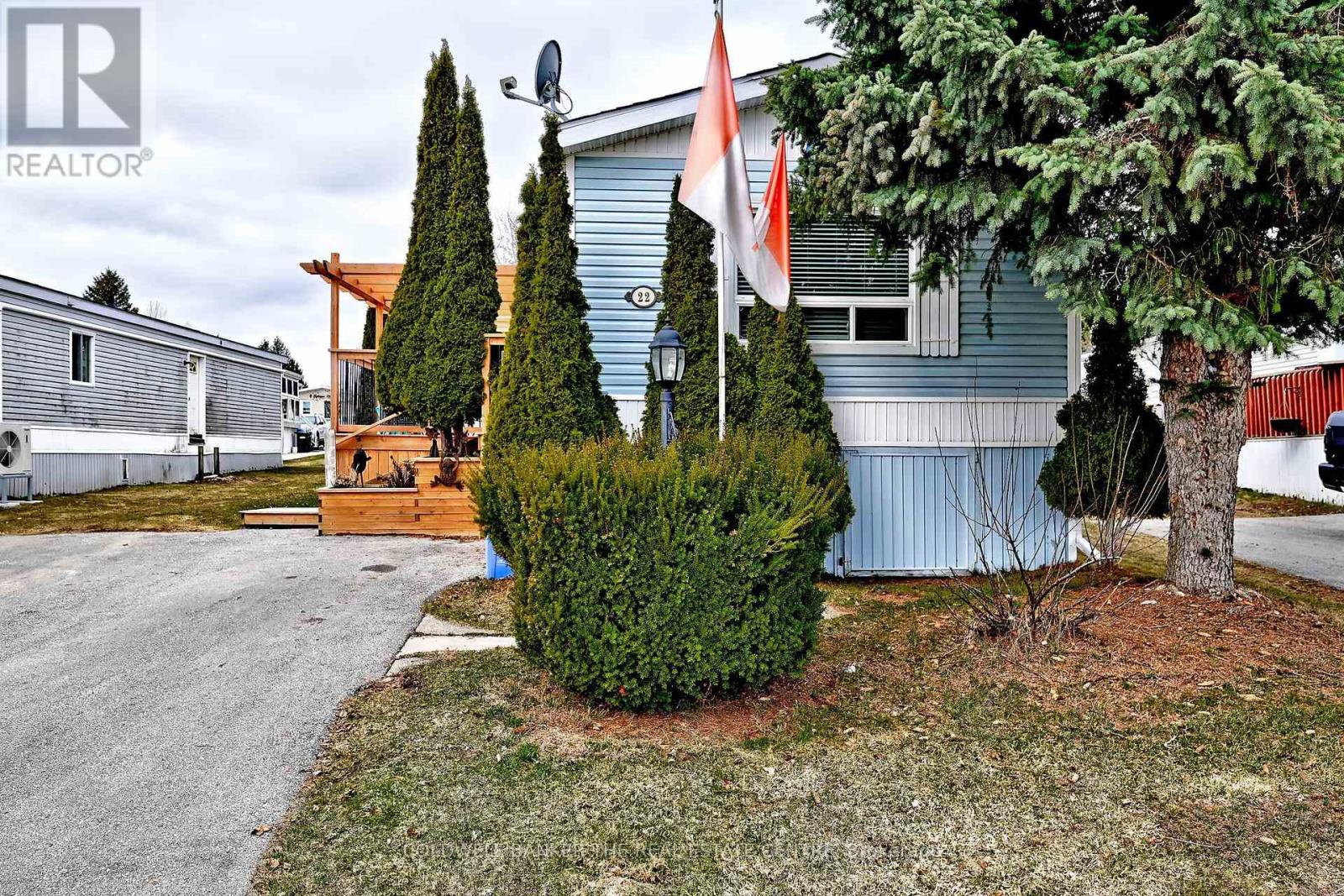 22 Sunrise Circle, Bradford West Gwillimbury, Ontario  L3Z 3W9 - Photo 2 - N12991078