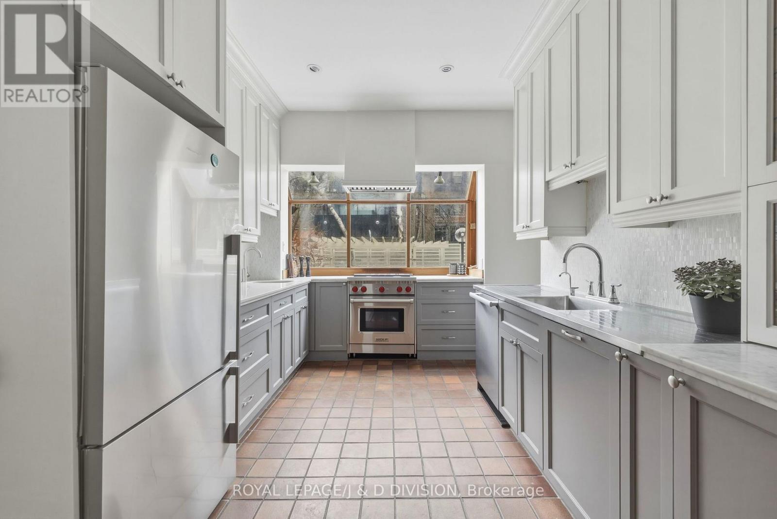 18 Tranby Avenue, Toronto, Ontario  M5R 1N5 - Photo 11 - C12990882