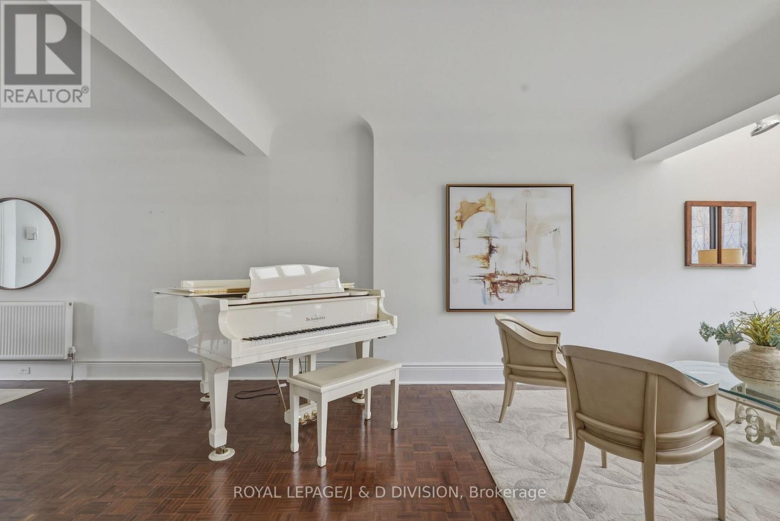 18 Tranby Avenue, Toronto, Ontario  M5R 1N5 - Photo 5 - C12990882