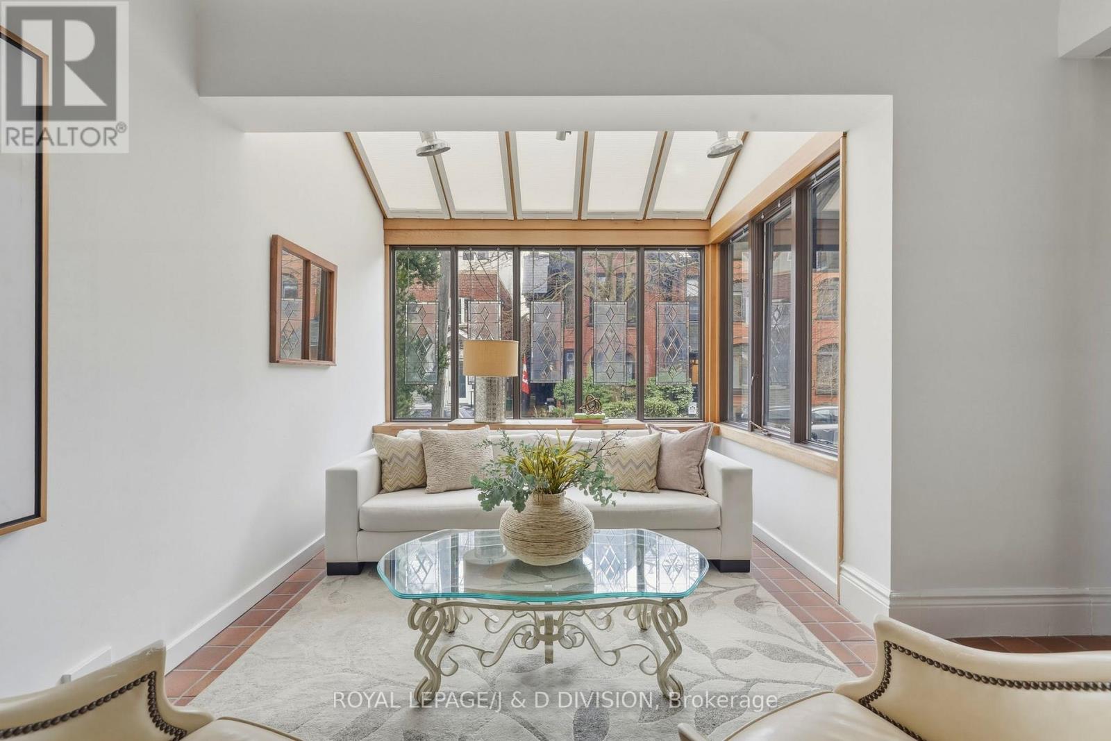 18 Tranby Avenue, Toronto, Ontario  M5R 1N5 - Photo 6 - C12990882