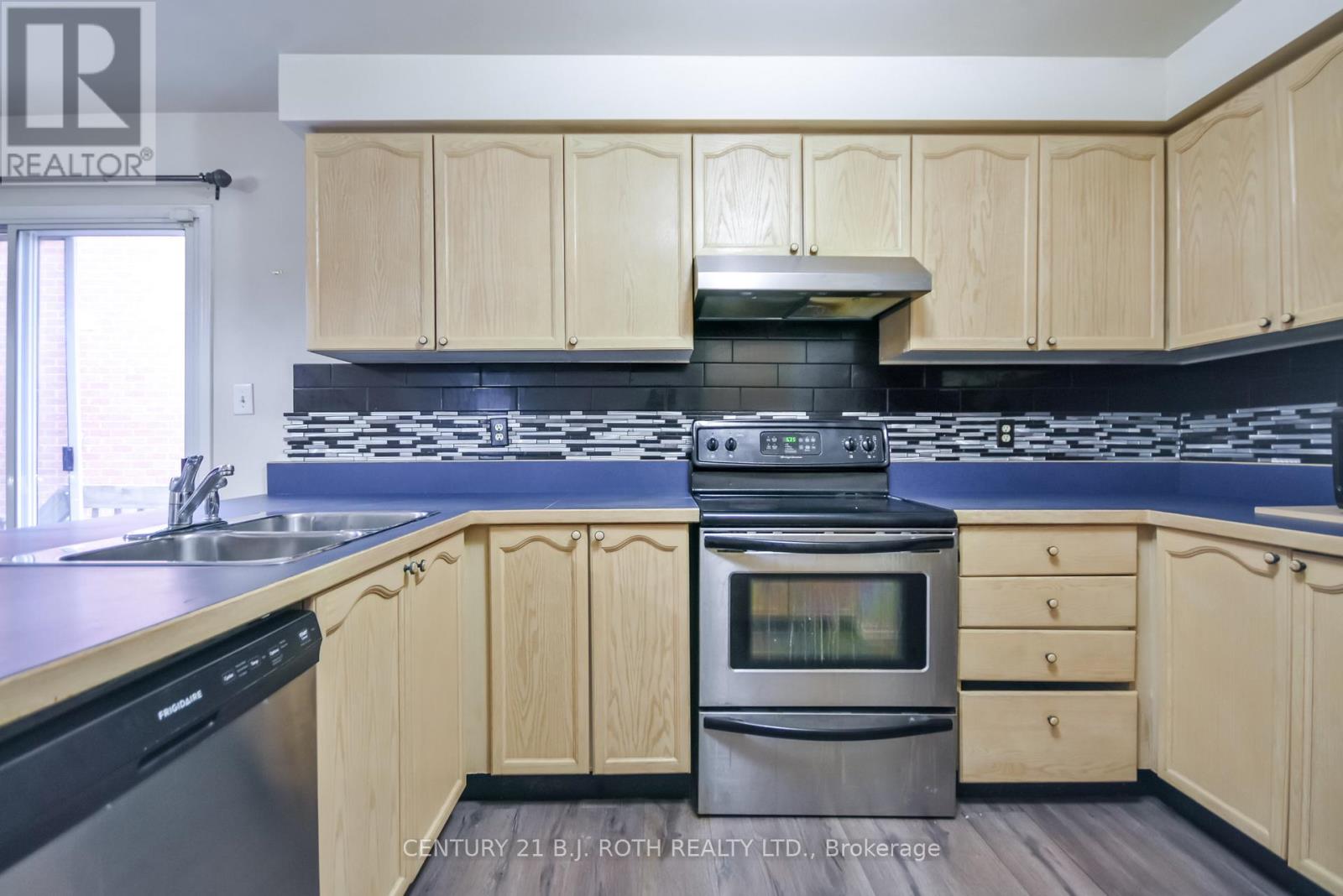 Upper - 51 Mcdougall Drive, Barrie, Ontario  L4N 7H7 - Photo 11 - S12990744