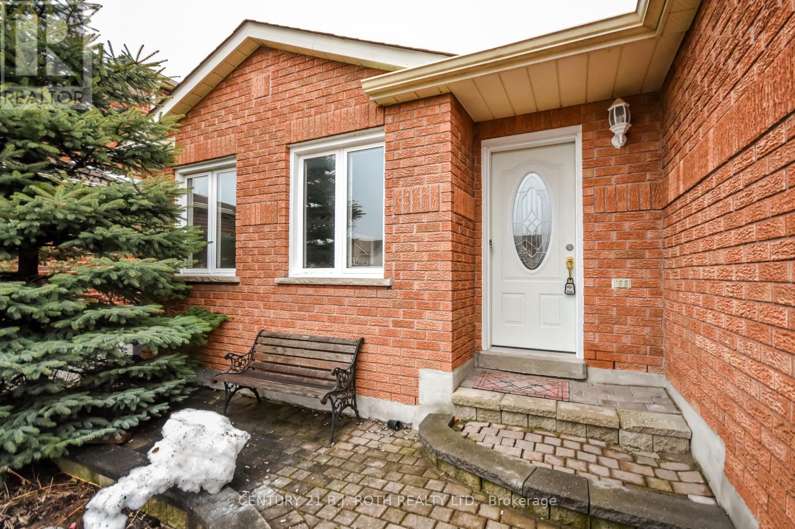 Upper - 51 Mcdougall Drive, Barrie, Ontario  L4N 7H7 - Photo 2 - S12990744