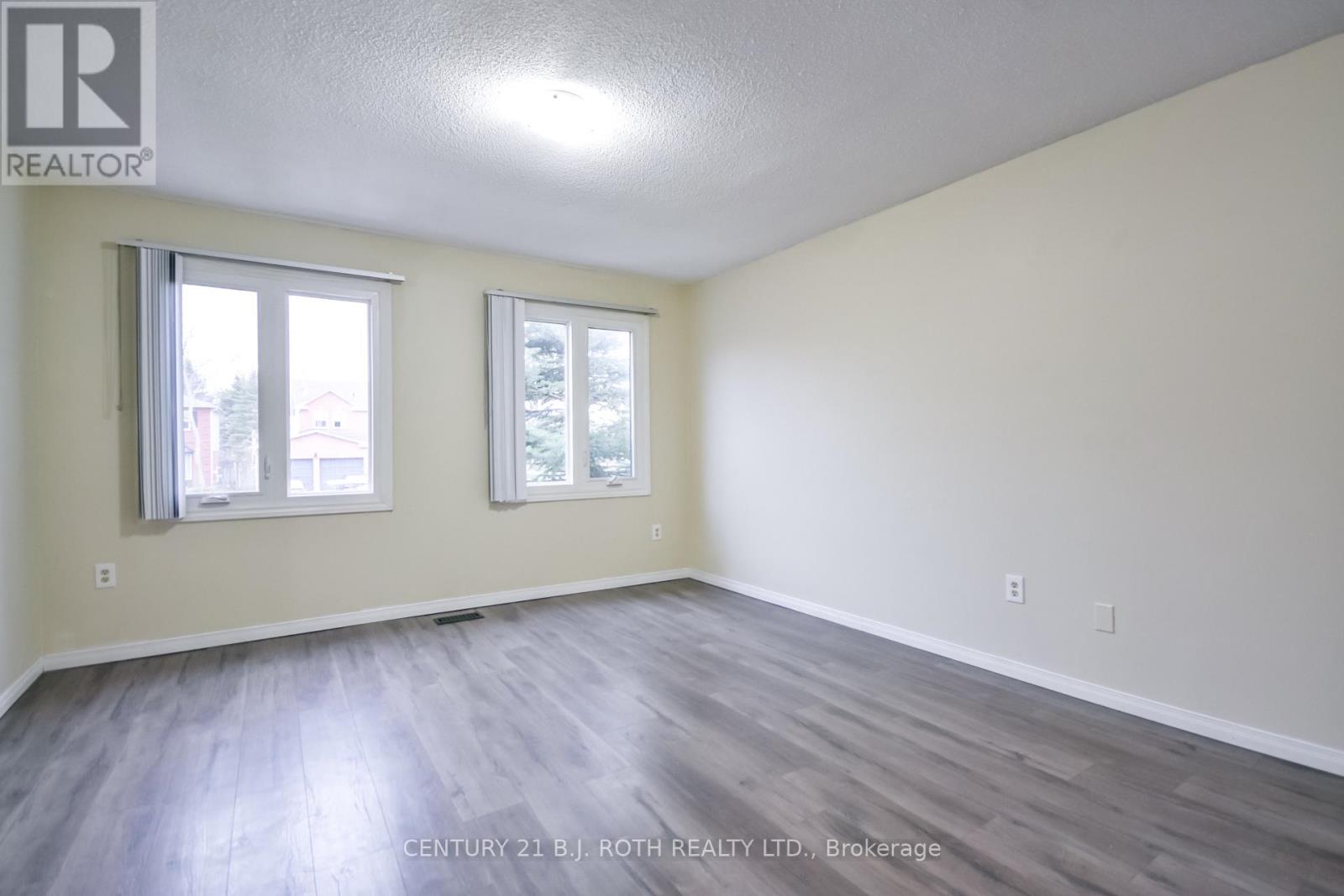 Upper - 51 Mcdougall Drive, Barrie, Ontario  L4N 7H7 - Photo 5 - S12990744