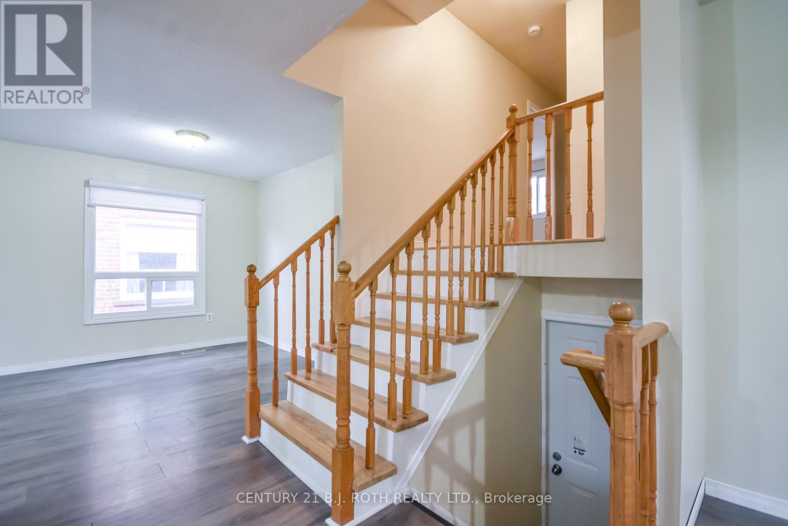 Upper - 51 Mcdougall Drive, Barrie, Ontario  L4N 7H7 - Photo 6 - S12990744