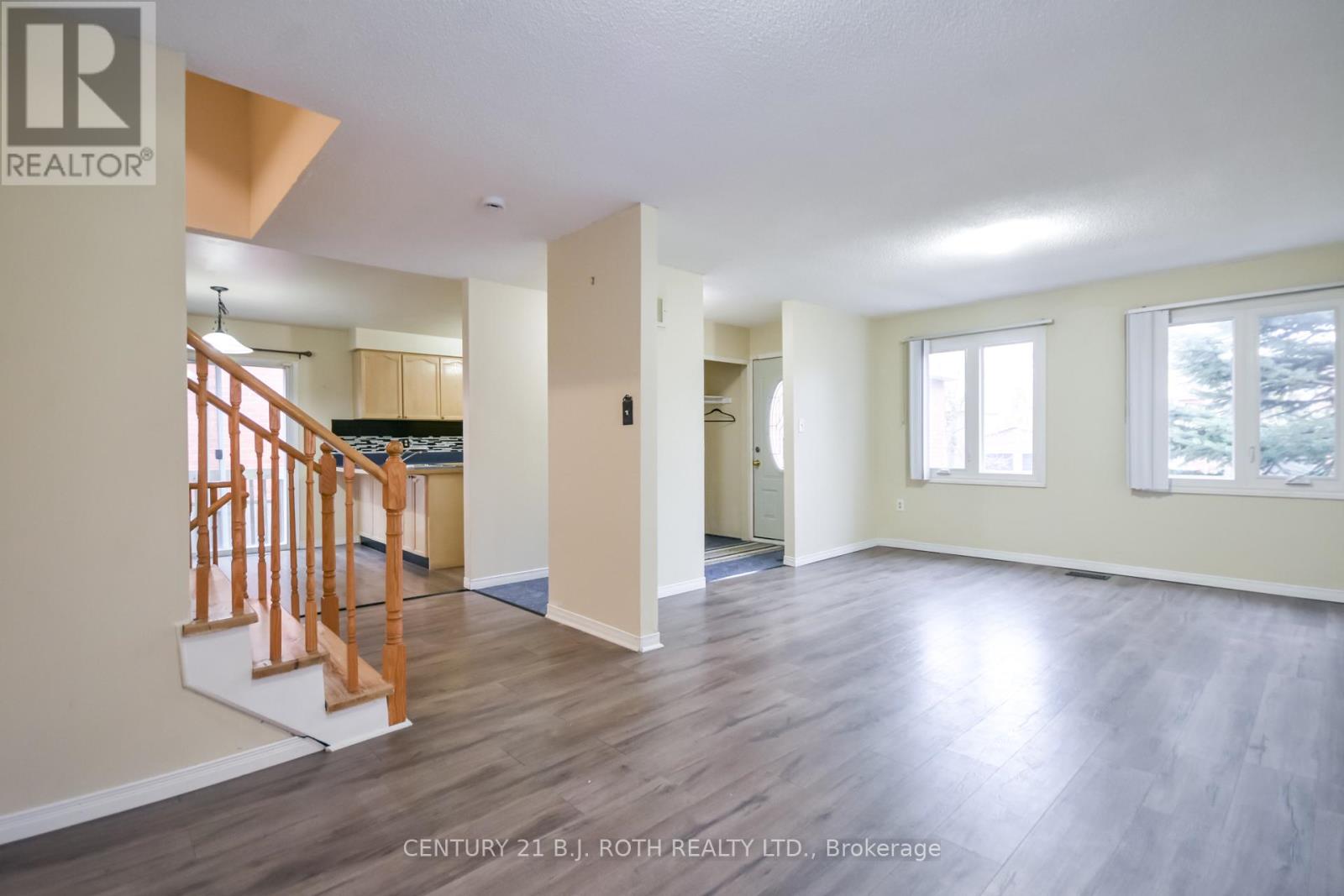 Upper - 51 Mcdougall Drive, Barrie, Ontario  L4N 7H7 - Photo 7 - S12990744