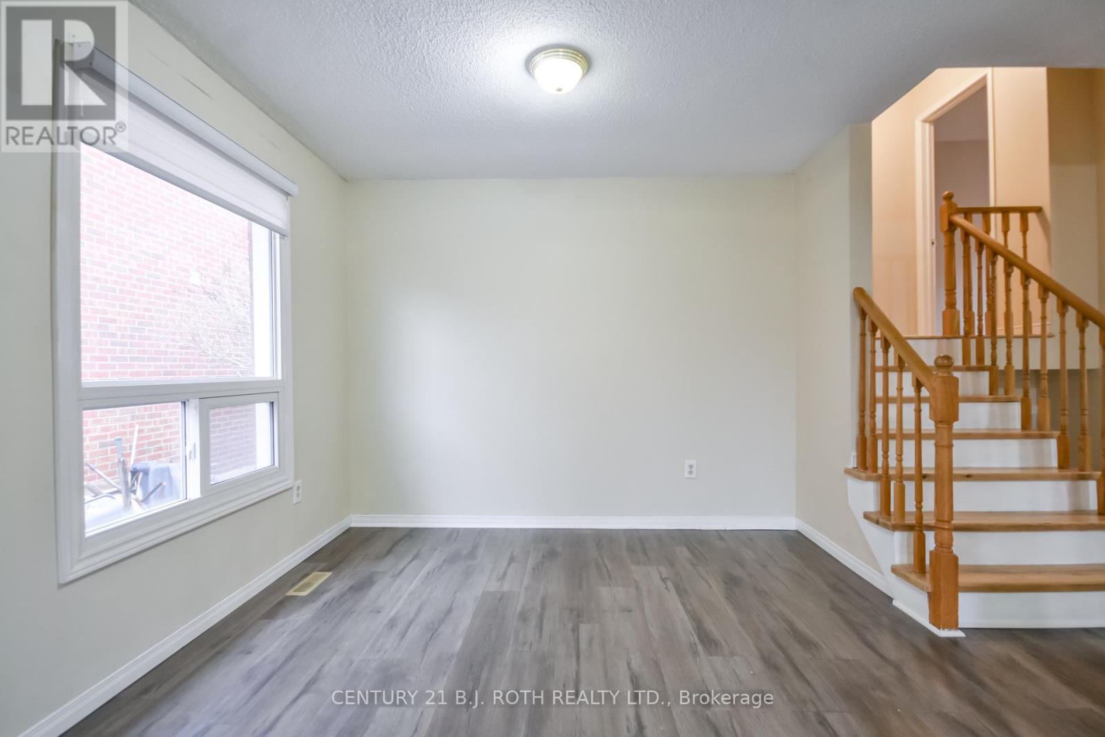 Upper - 51 Mcdougall Drive, Barrie, Ontario  L4N 7H7 - Photo 9 - S12990744