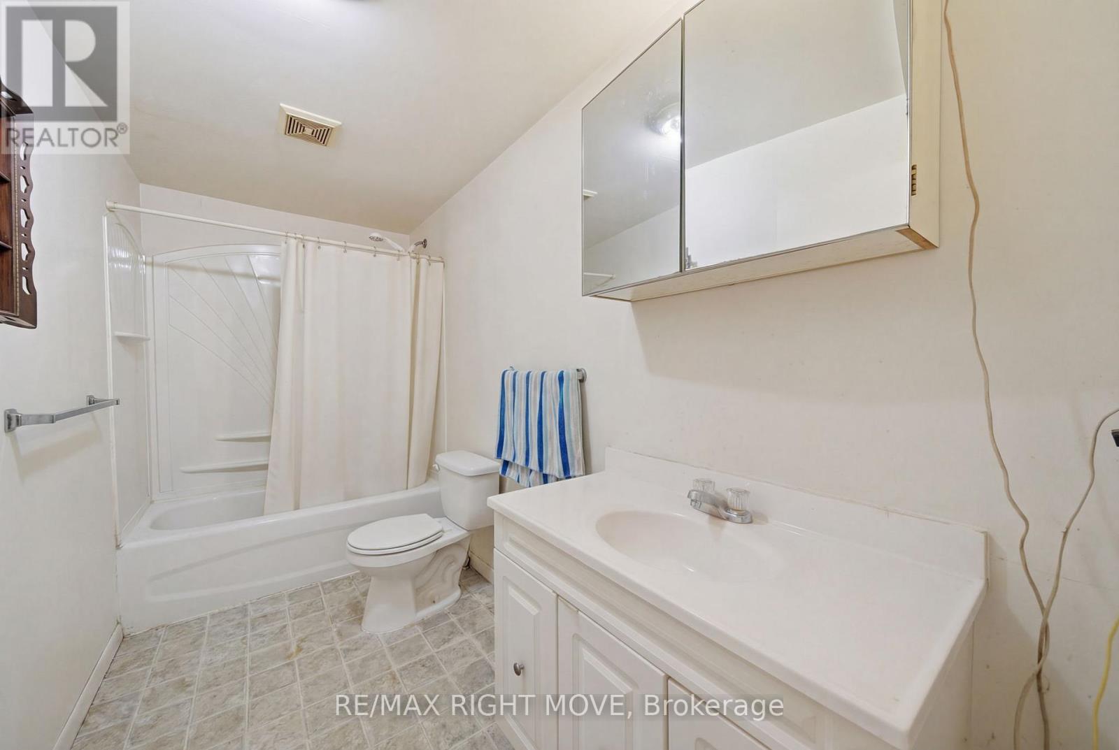 3149 Barrie Hill Road, Springwater, Ontario  L4M 4S4 - Photo 13 - S12990932