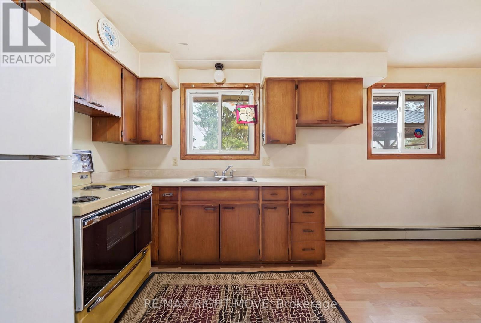 3149 Barrie Hill Road, Springwater, Ontario  L4M 4S4 - Photo 3 - S12990932