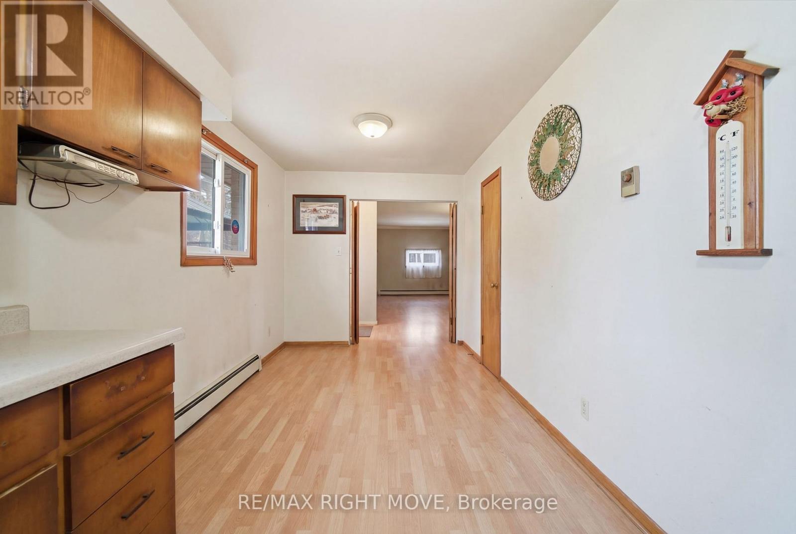 3149 Barrie Hill Road, Springwater, Ontario  L4M 4S4 - Photo 4 - S12990932