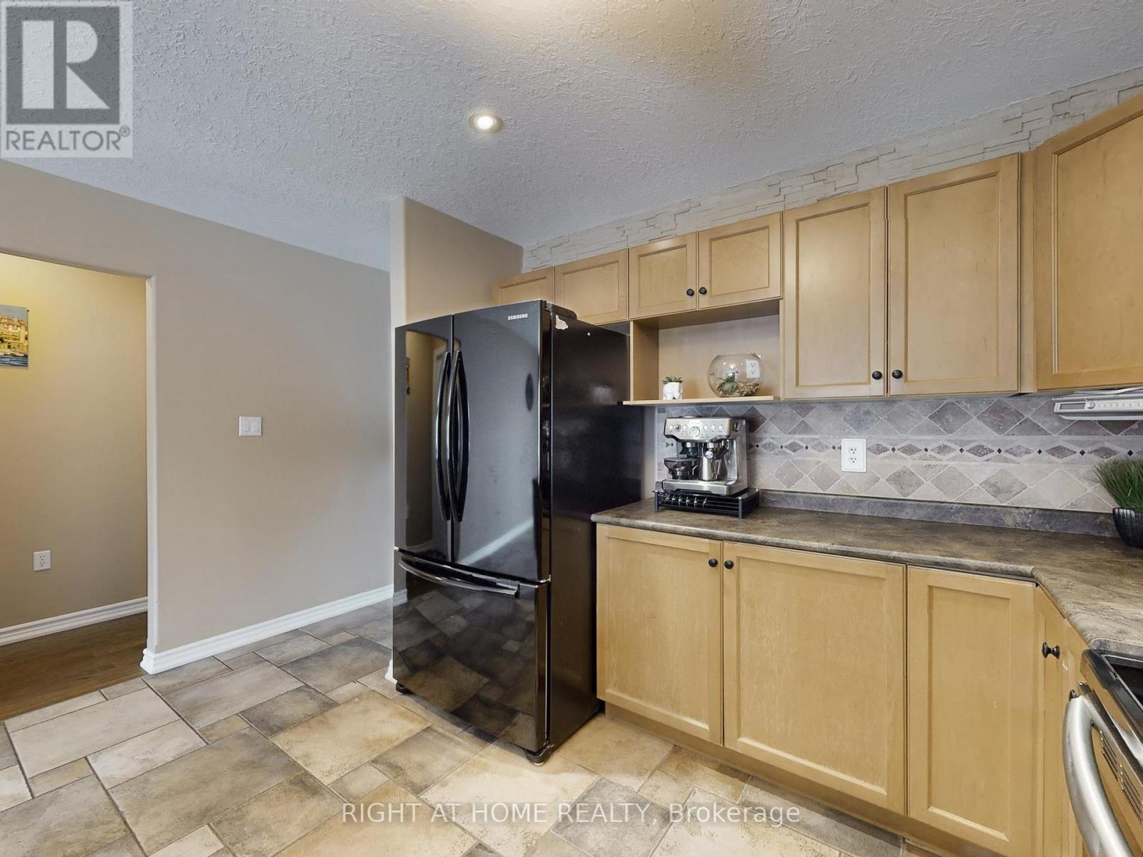 204 Proclamation Drive, Barrie, Ontario  L4N 0Y9 - Photo 10 - S12990936