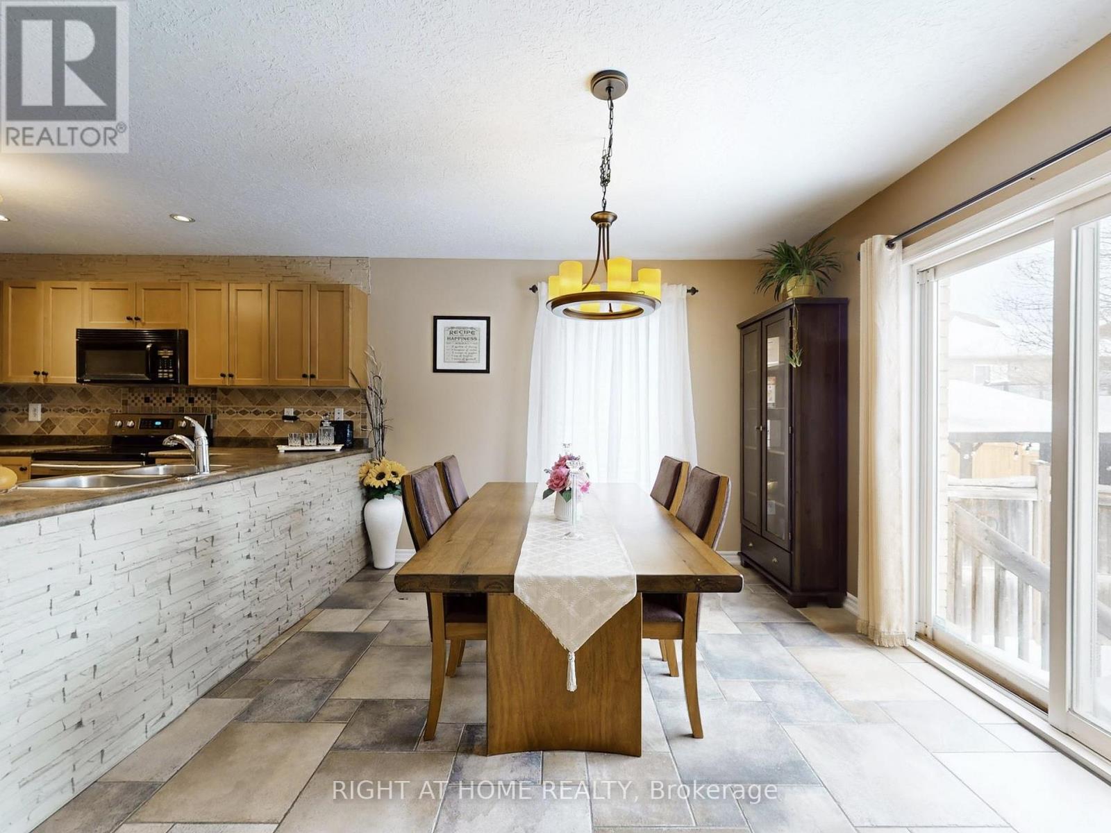 204 Proclamation Drive, Barrie, Ontario  L4N 0Y9 - Photo 11 - S12990936