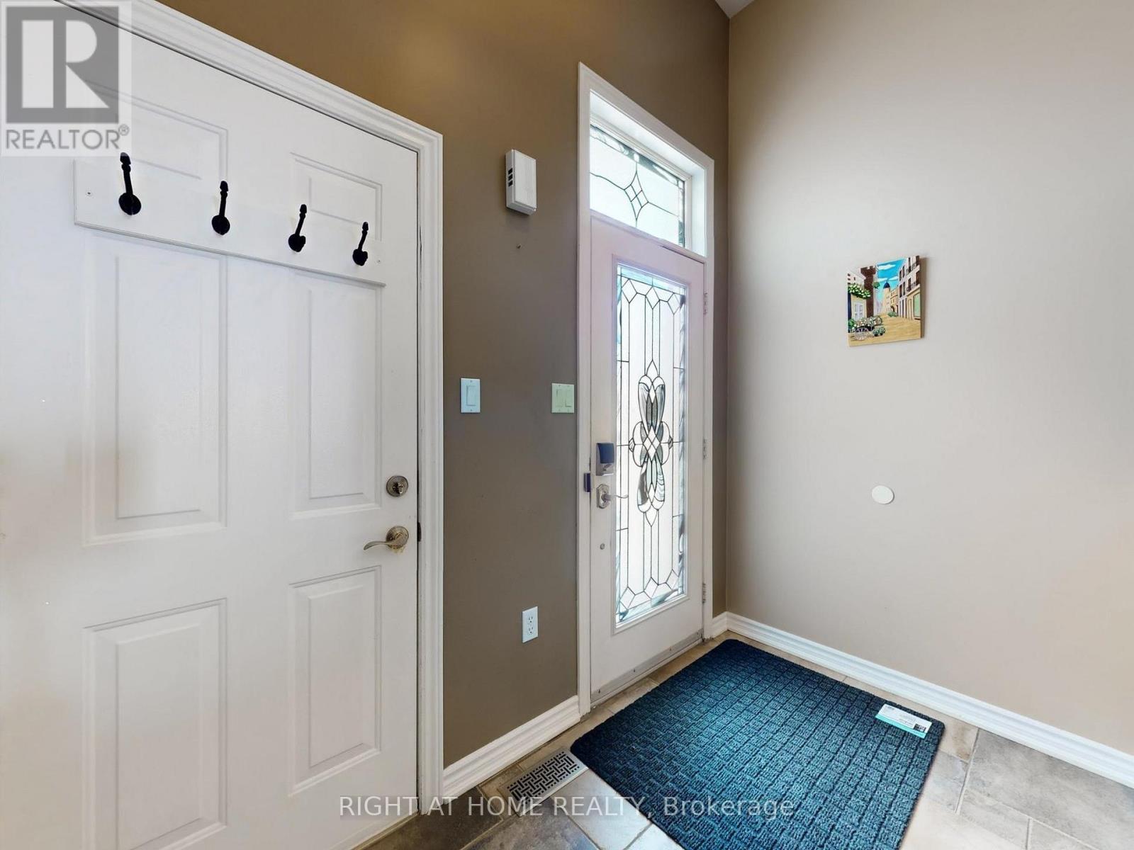 204 Proclamation Drive, Barrie, Ontario  L4N 0Y9 - Photo 2 - S12990936